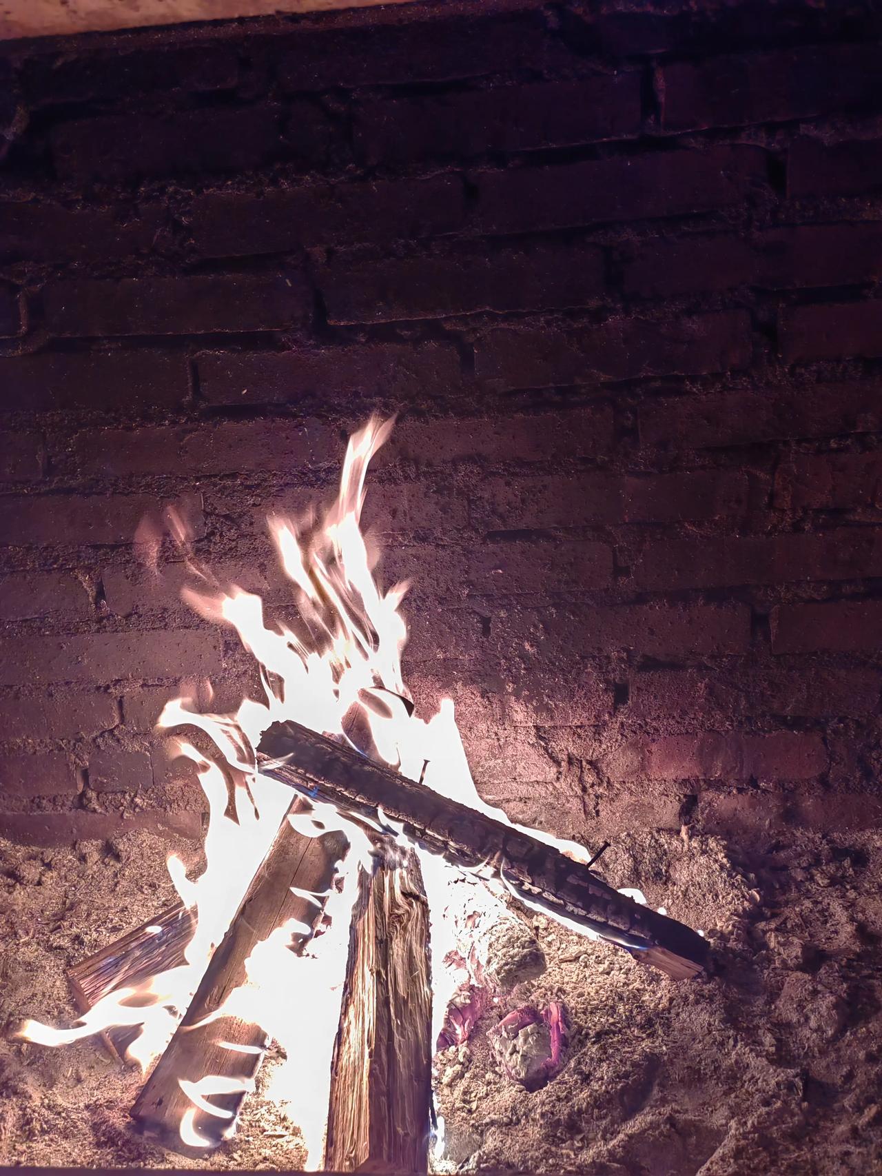 烤火交流，家庭欢聚