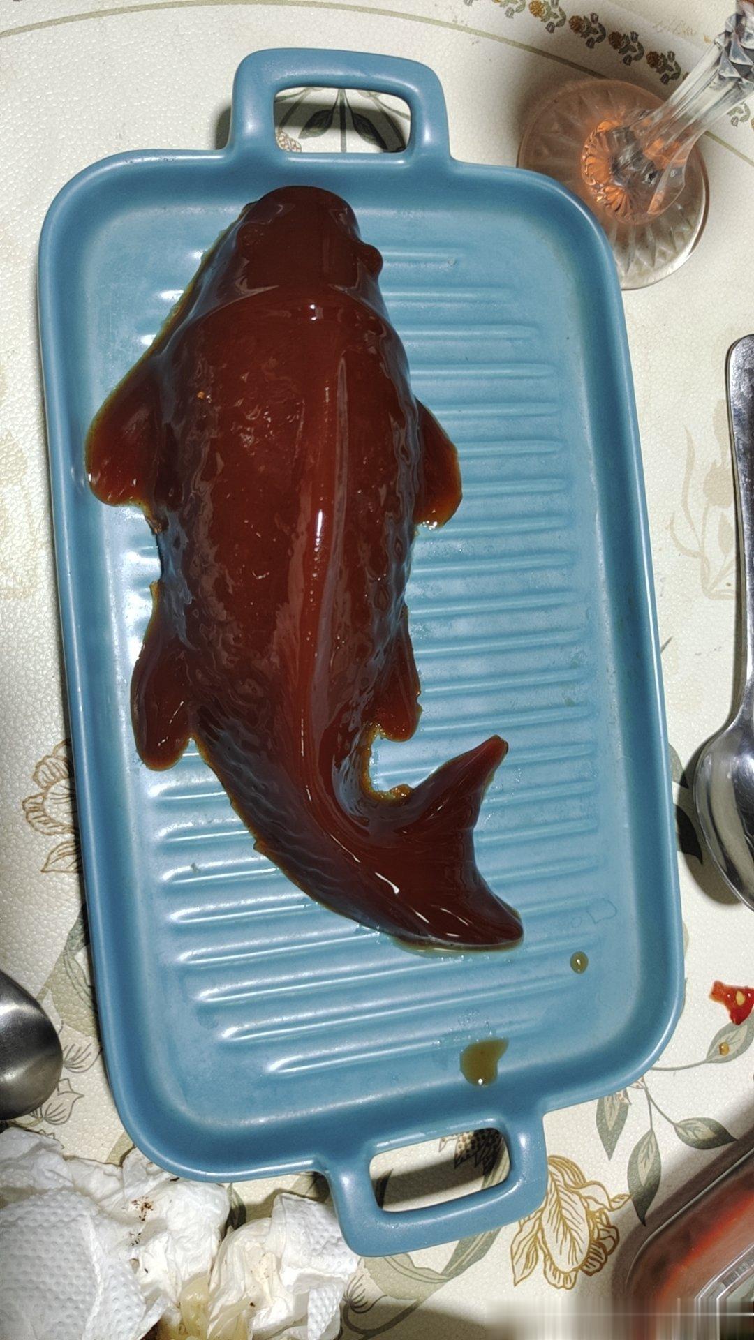 外面的鞭炮一直在响，乒乓的。虽然没有十五、除夕那么耀眼、灿烂，但一直不断，此起彼