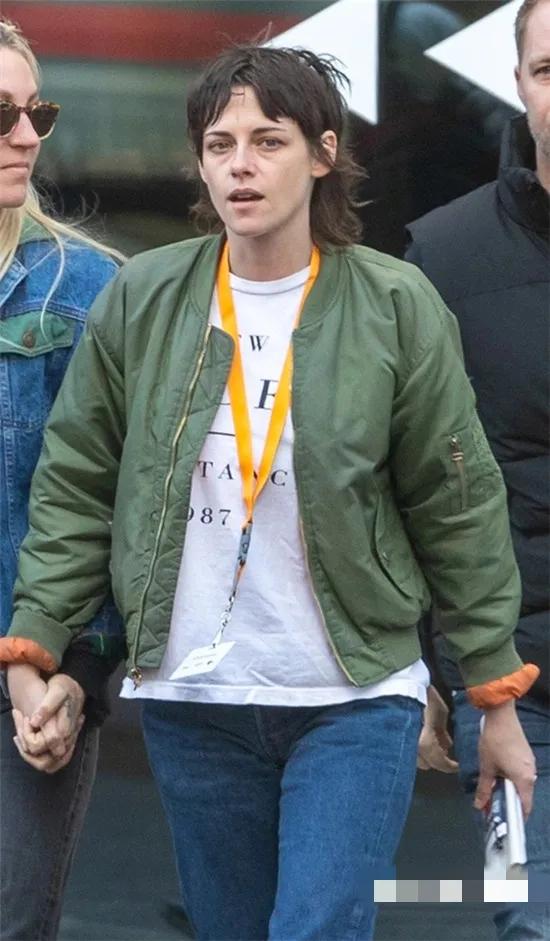 这还是以前那个青春靓丽的美少女吗？怎么变成这样了？

还记得电影《暮光之城》里的