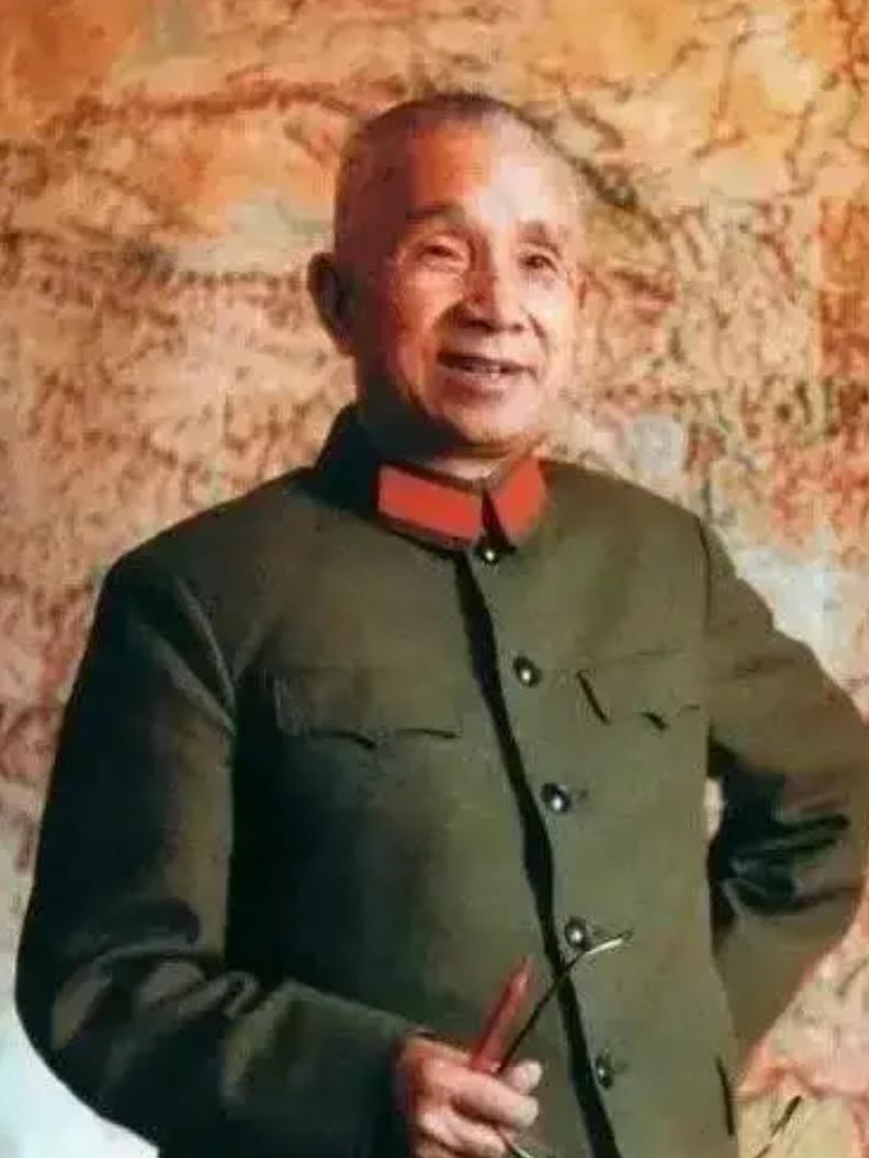 #历史那些事[超话]#据粟裕之子粟戎生回忆，有一回，军队大院里有一个军校毕业生回