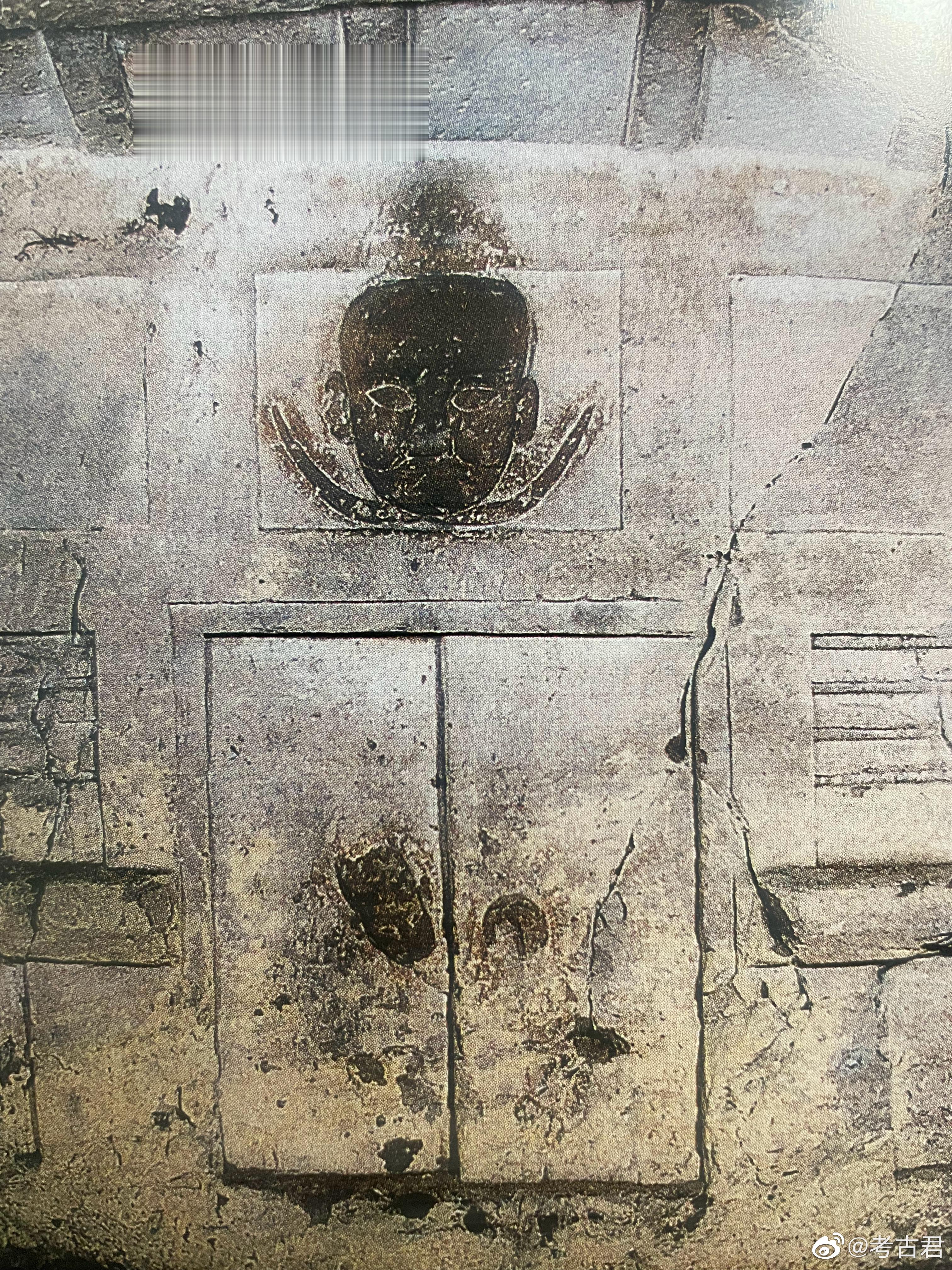 <p>上下两个人头，出现在汉墓
