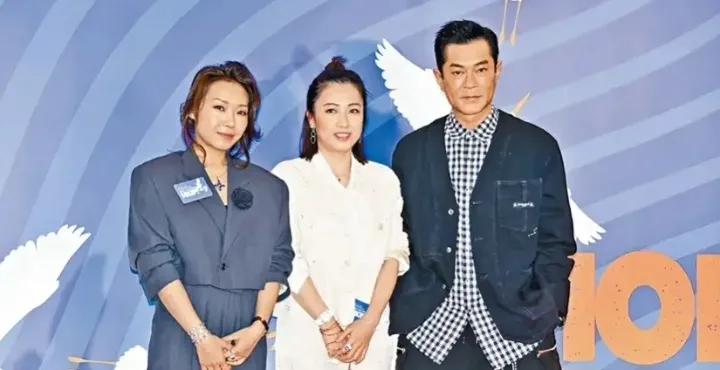 古天乐的面相越来越凶了，眼睛凸出来，凶相毕露，嘴唇薄成一条线。

眉毛炸起来，好