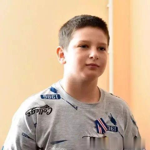 根据俄罗斯联邦总统令，11岁男孩西蒙年科·费奥多尔被授予“勇敢”奖章
普京授予布