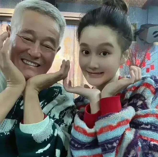 赵本山女儿球球，真卑微呀！

2月14日，许久没有消息的赵本山女儿，突然引起了网