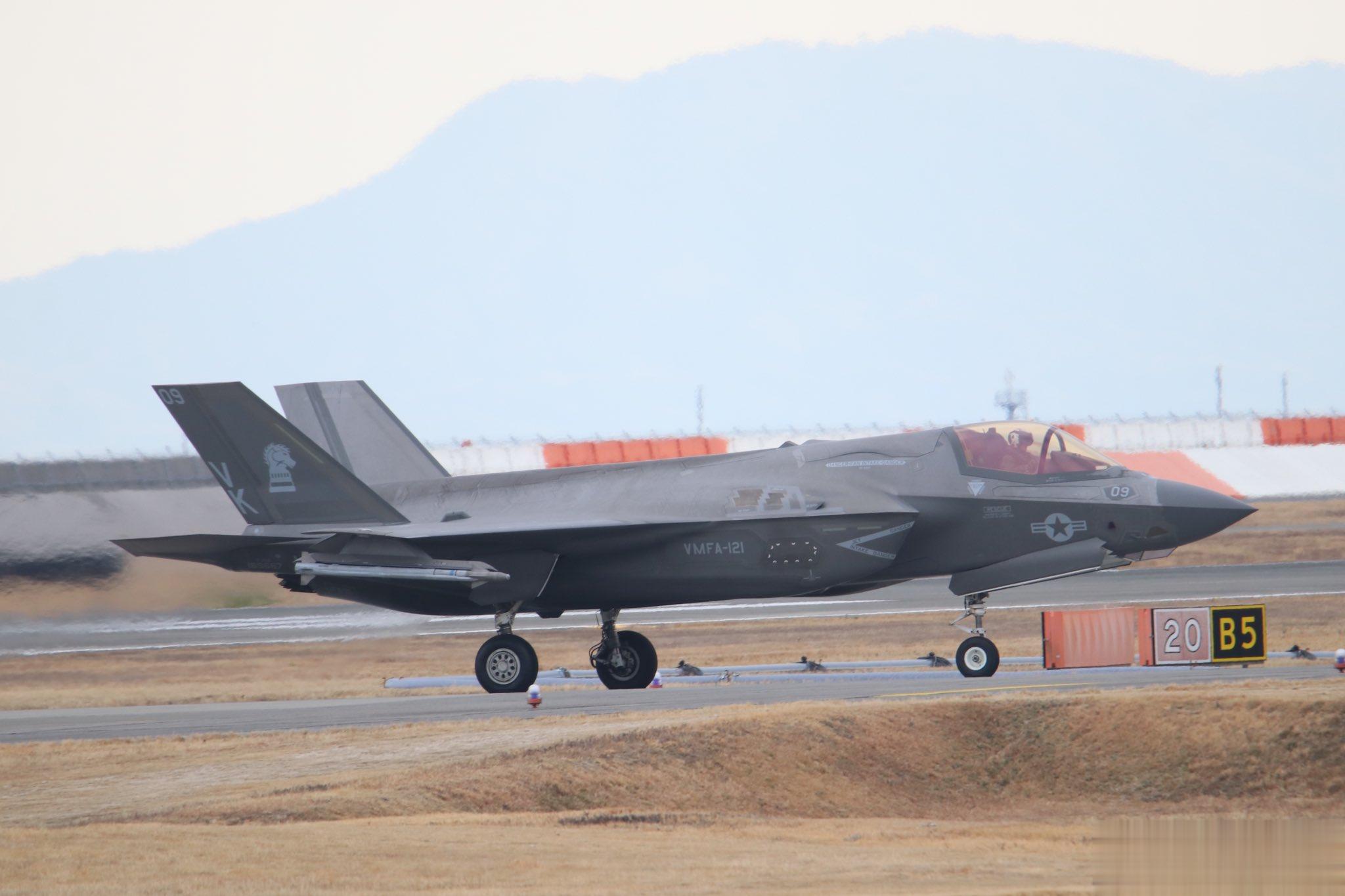 昨天岩国基地的F-35B训练时外挂了AIM9X#武器装备[超话]##航空[超话]