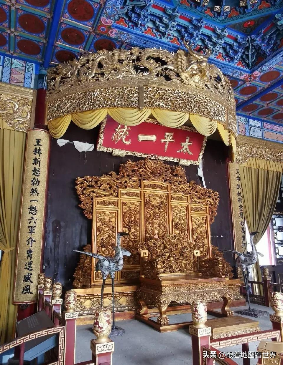 太平军以"讨胡"为号召，在长江流域连破驻防满城，八旗军队几无抵抗之力，遭受沉重的
