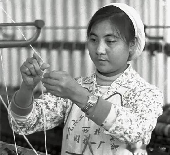 1975年是中国历史上重要的一年。全国人大四届一次会议召开，在周恩来的大力支持下