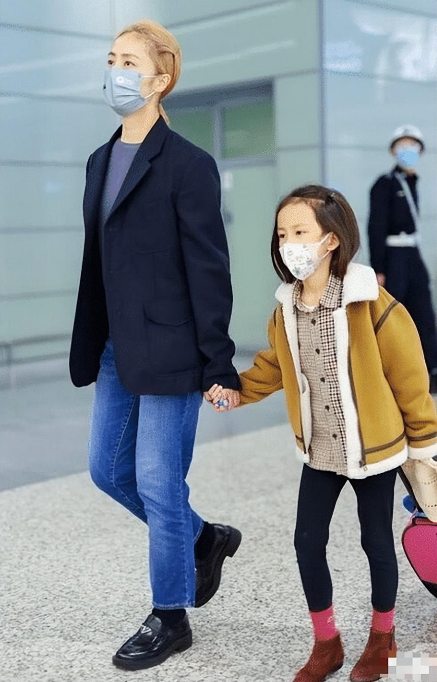 孙莉的审美真的是一言难尽，明明外貌形象甜美又温婉，却愣是把自己打扮的像个非主流小