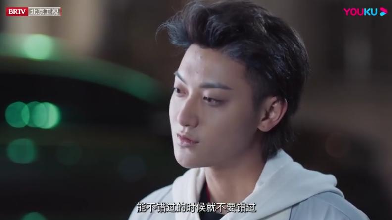 松杨太会感染女孩子了
松杨和沫沫在一起的时候，突然想起了他的父亲去世没有见到最后