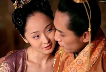 为什么去宾馆开钟点房是四个小时呢？
不是三个小时也不是五个小时，钟点房四个小时也