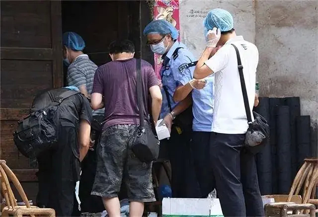 “老实人就好惹吗？”听说自己母亲被人打到卧床不起，儿子连夜订票回家连杀3人为母报
