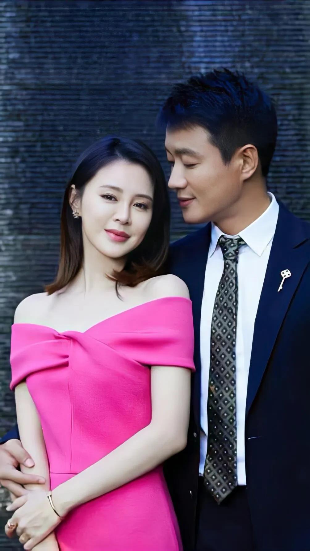 有人说：婚姻，给了你跟同一个人，一次又一次相爱的机会。
结婚14年，佟大为和关悦