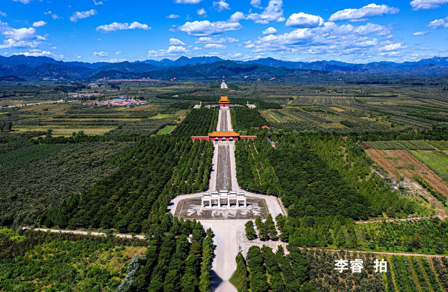 顺治帝的孝陵是清陵中建筑美与山川的形势美有机结合的杰出典范。 ​​​