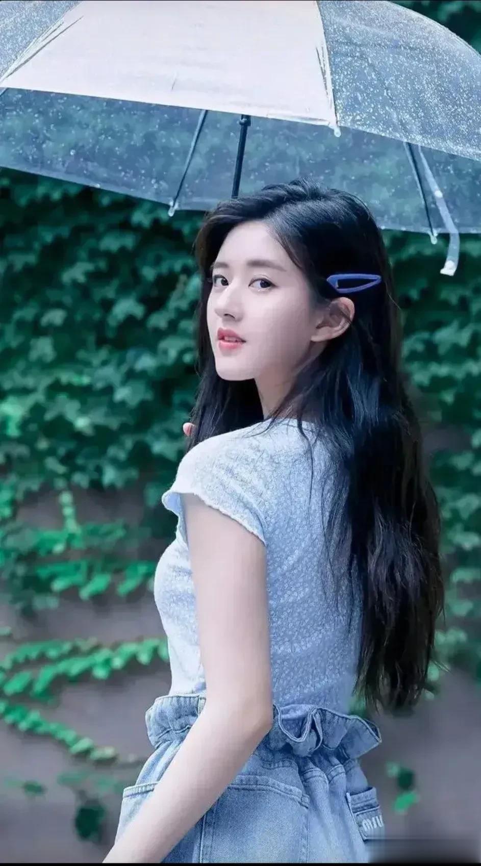 感觉这又是一个神仙姐姐，赵露思这颜值这气质这身段真是绝了，可以说是完美，真的跟当