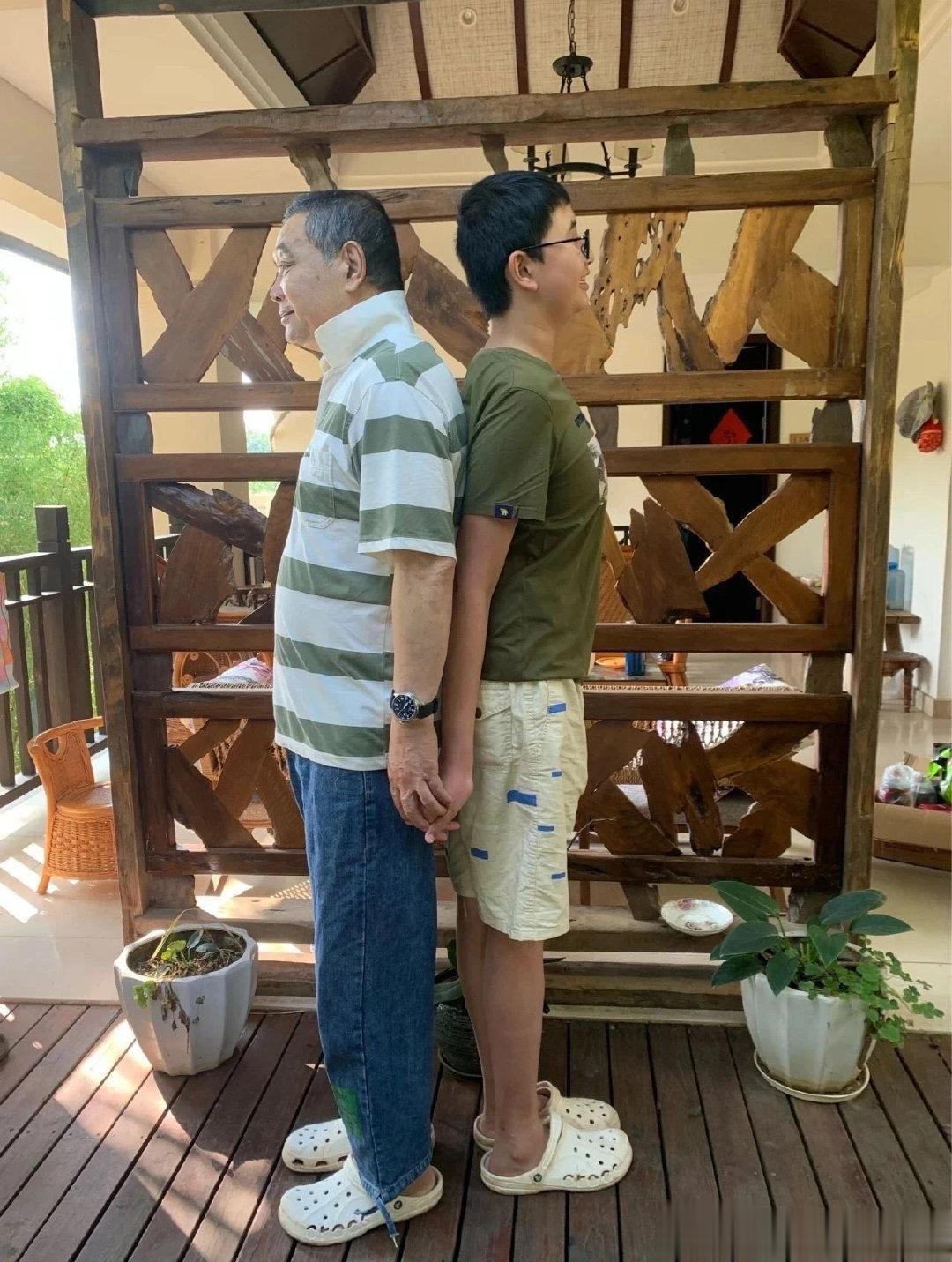 马原这事其实没那么吃惊马原肯定是深爱孩子的。他不听从医学建议，以为自己做了明智的