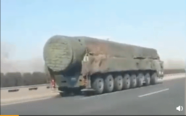 东风41：我敢在十车道的高速快车道狂飙，你敢吗？[狗头]
白杨-M：我敢在西伯利