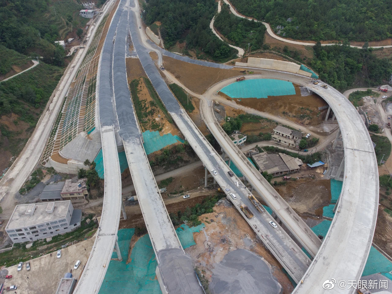 【】镇（雄）赫（章）高速公路全