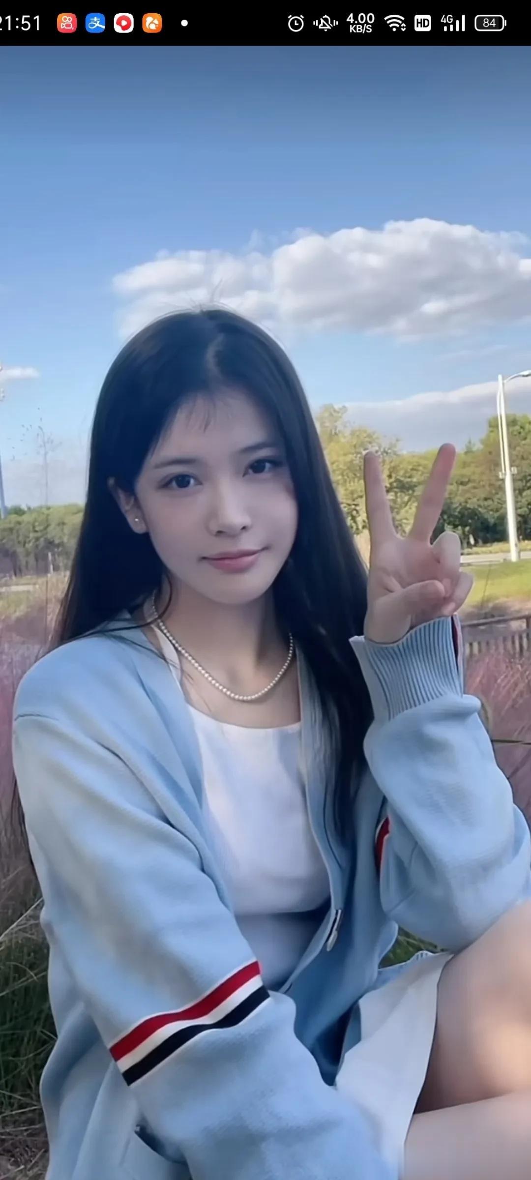 所有的一见钟情都是见色起意无一例外，这叫生理性喜欢，我们很难跳过一个人的外表去了