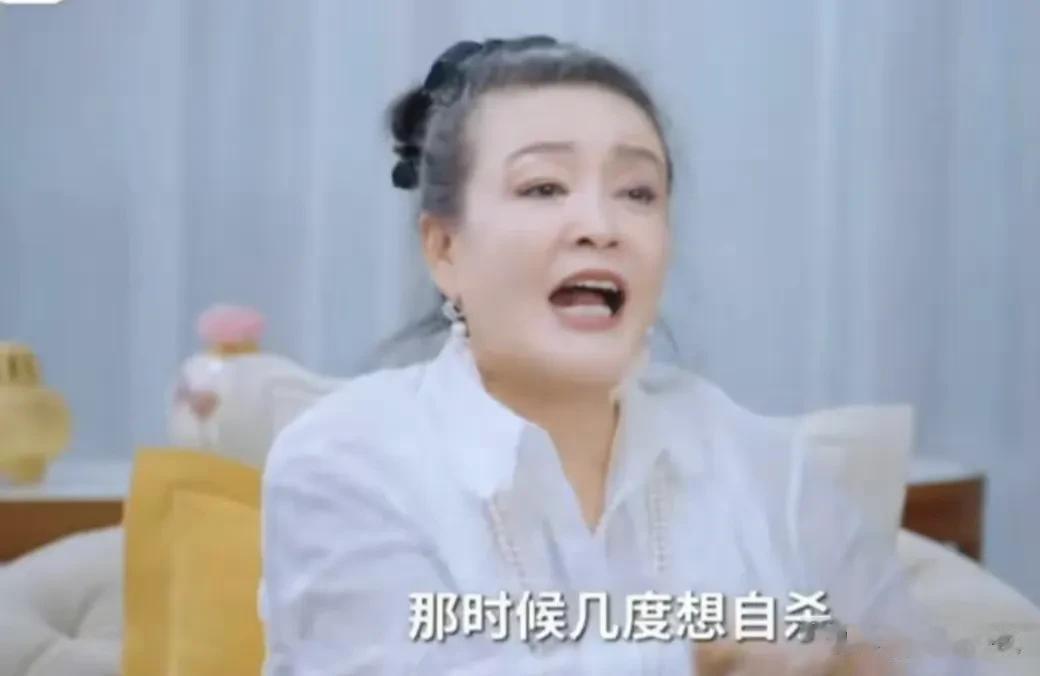 因为张兰在直播间说了很多大话，所以现在只要她说的话，总要打个问号。

近日她在采