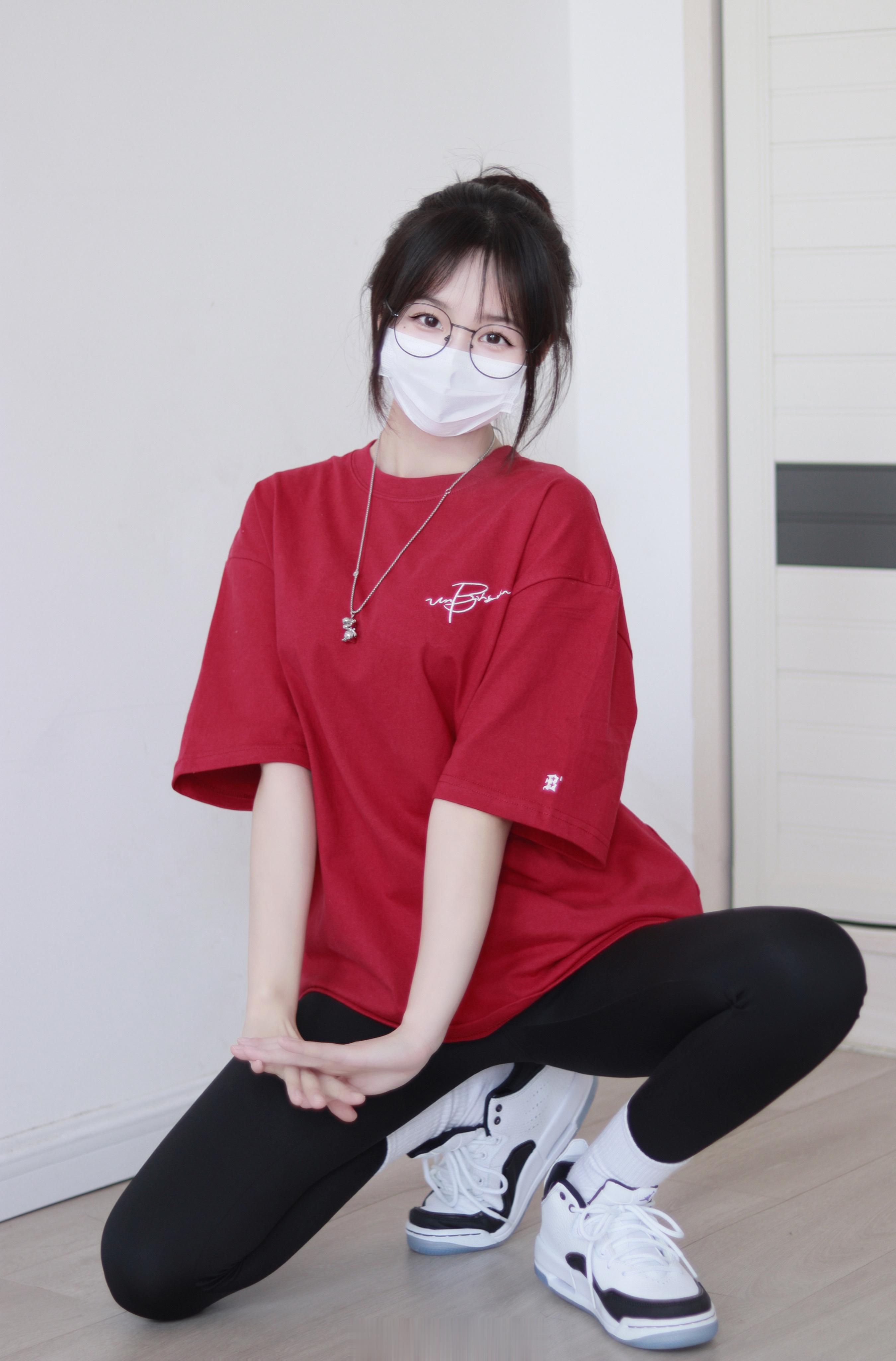奇怪的姿势总是很出片 ​​​