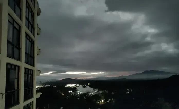 鹰派发声华尔街布满阴霾
由于美国联邦储备委员会主席鲍威尔释放可能加快加息步伐的鹰