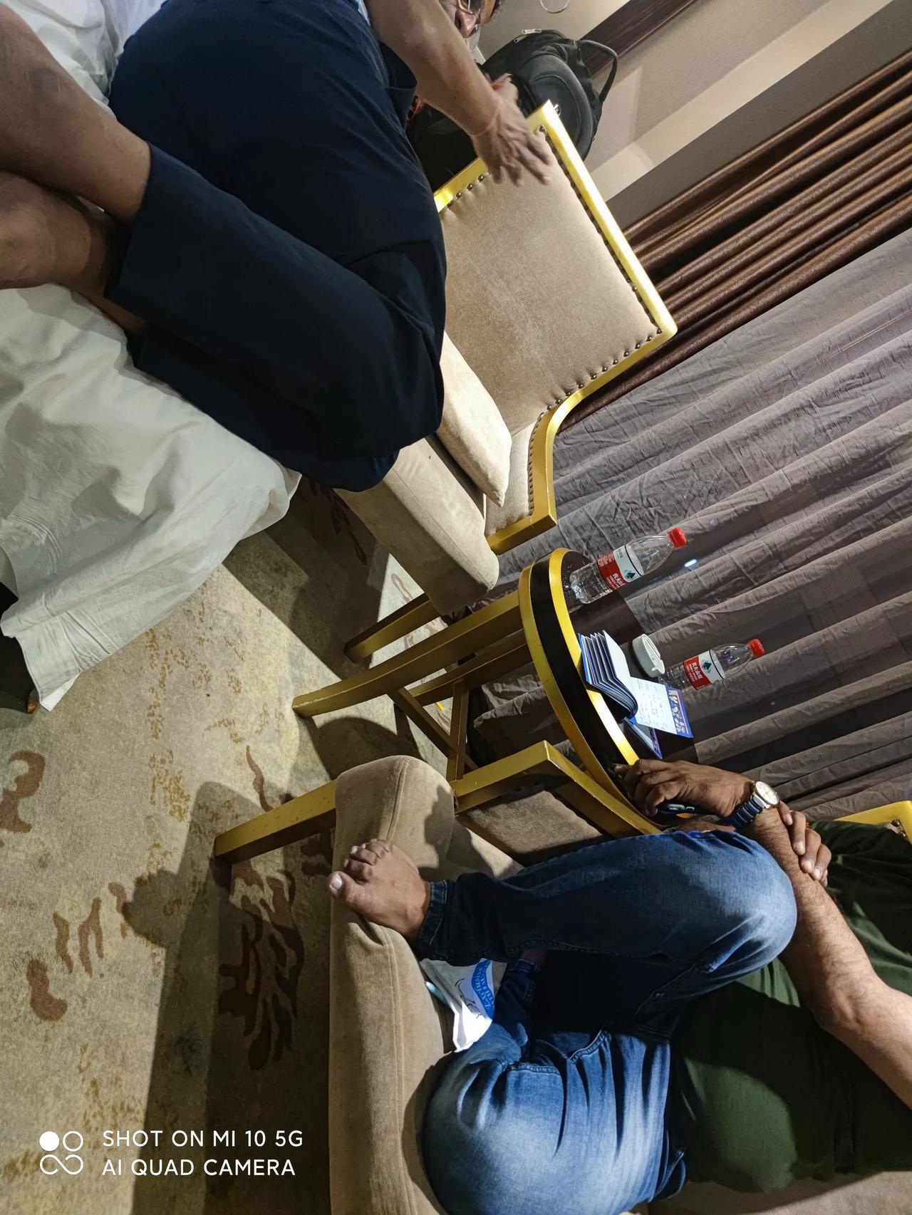 半夜12点了，两个印度客户还在拉着我报价，这是三年多没见面了，要我和挑灯夜战吗？