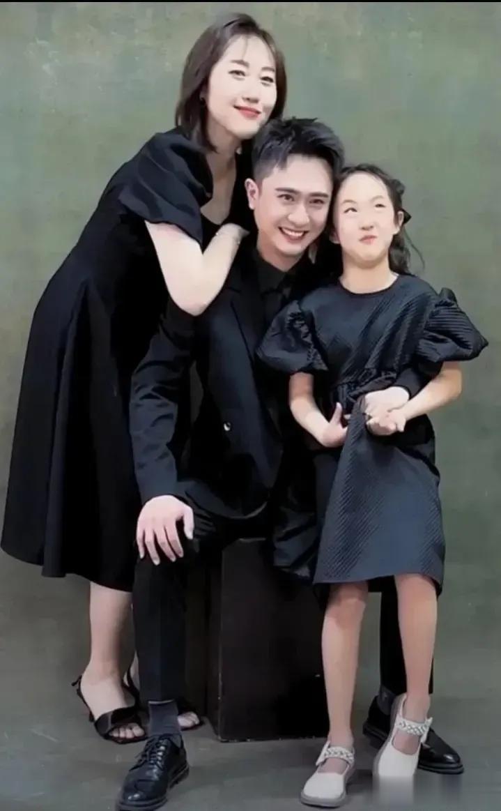 杨帆的小棉袄可长的一点儿也不像他，这么优秀的基因失传了是不是挺可惜[捂脸]
