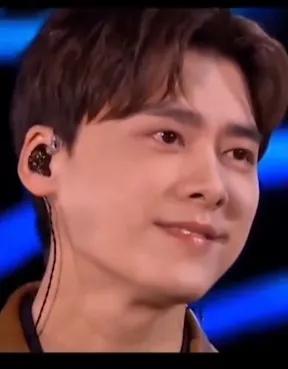 明里不经意造就的名场面，春晚上