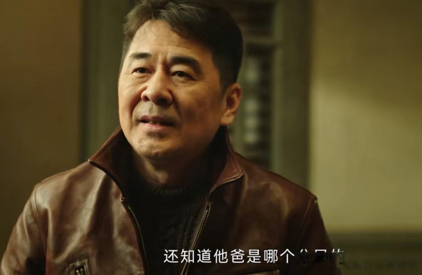 爸爸带久未见面的儿子去吃汉堡，看儿子吃的津津有味，就告诉儿子两个汉堡都是他的，爸