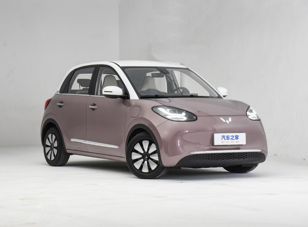 一款小型纯电动车，都卖到5.98-8.38万了。车长不到4米的五菱缤果，续航20