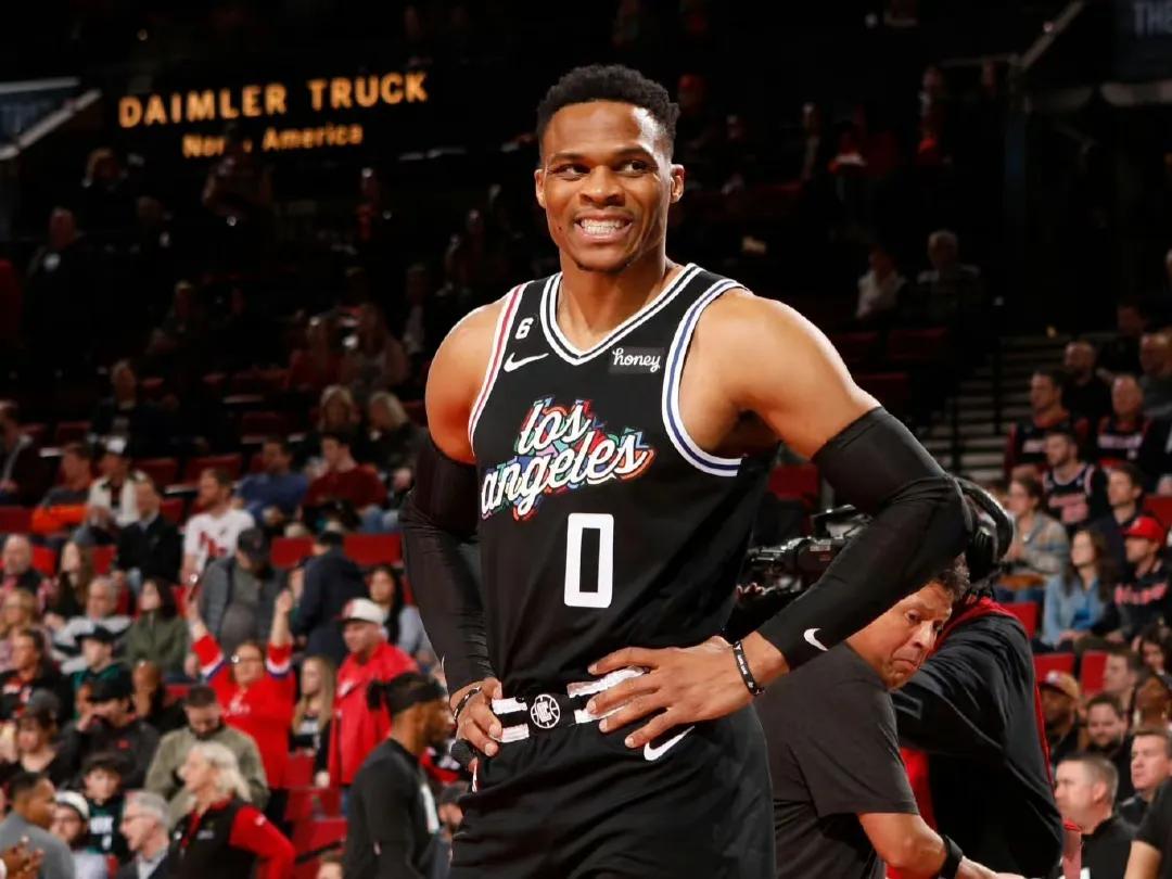 威少差1分拿三双 末节最后时刻仍不要球

NBA常规赛，快船以117比102击败