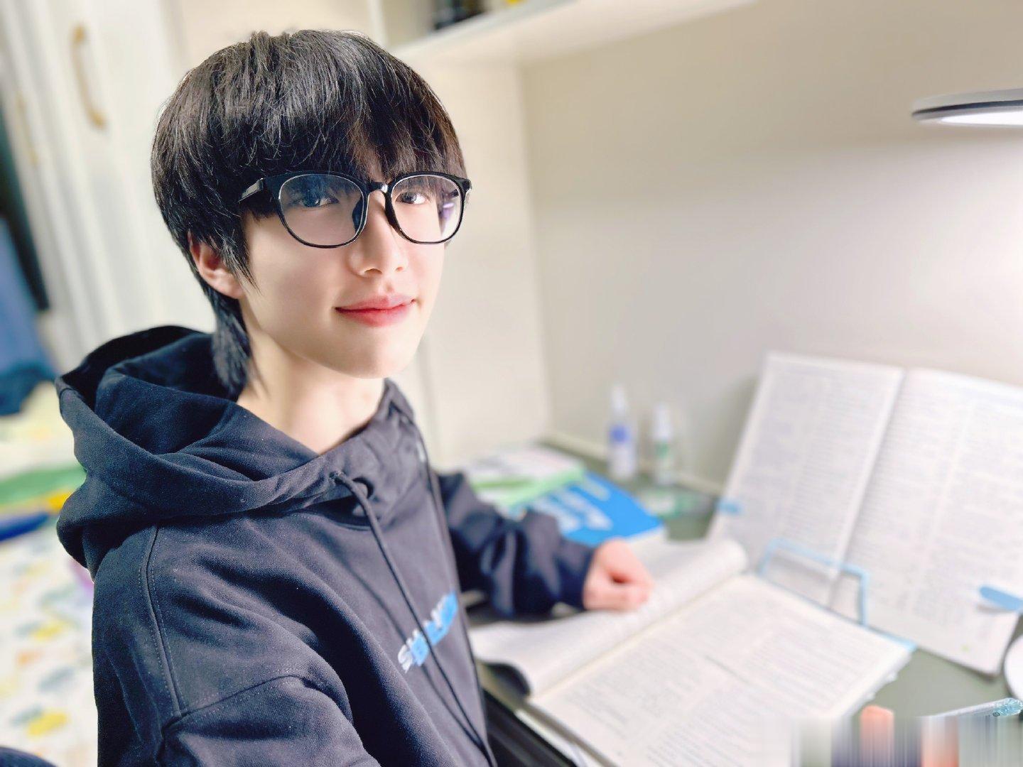 #姚昱辰[超话]#🥥#姚昱辰 治愈系精灵歌担# 🐑#姚昱辰 初升晓雾#“成长