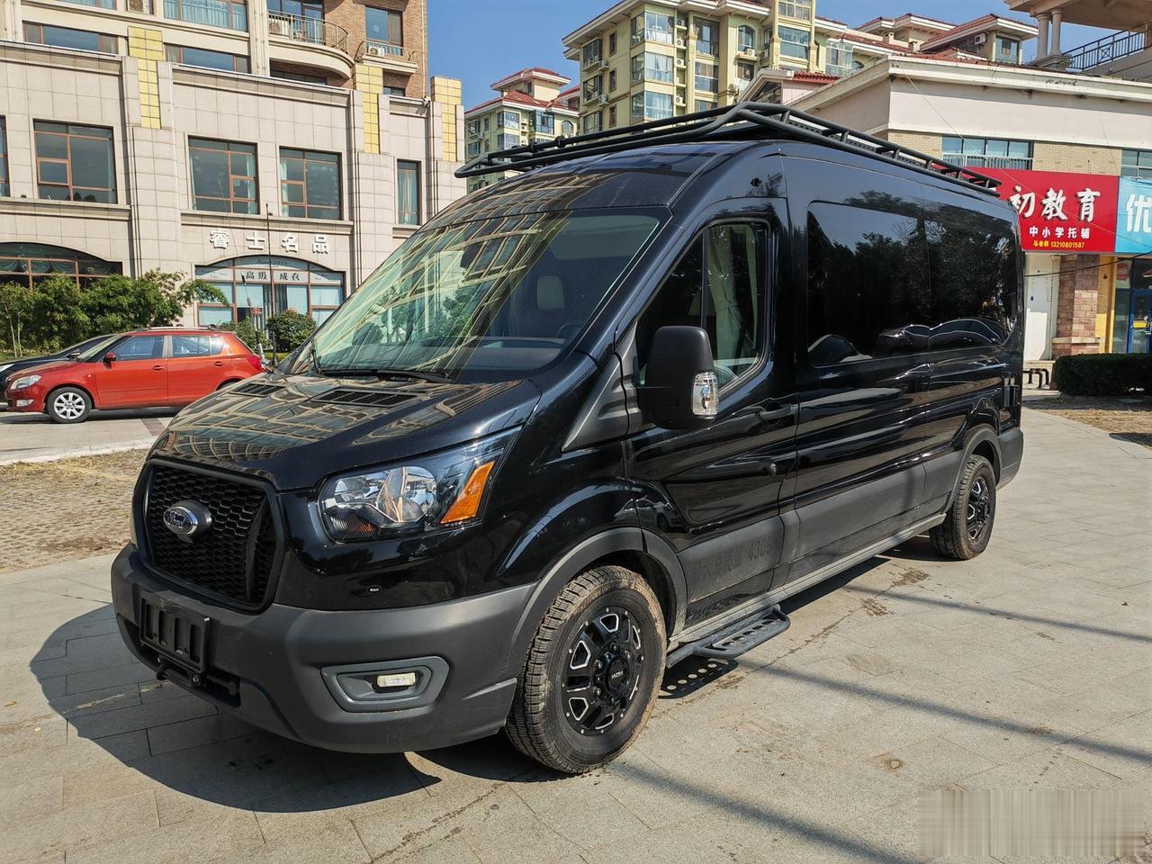 进口福特巡游者打造的商旅两用房车， 基于福特进口V363底盘升级打造，3.5TT