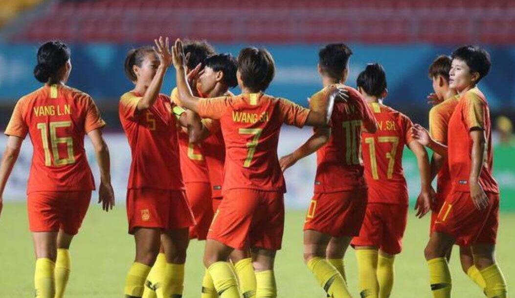 中国女足开启新年首期集训，她们有何期待？黄强歪谈体育认为，当中国足球不断曝出丑闻