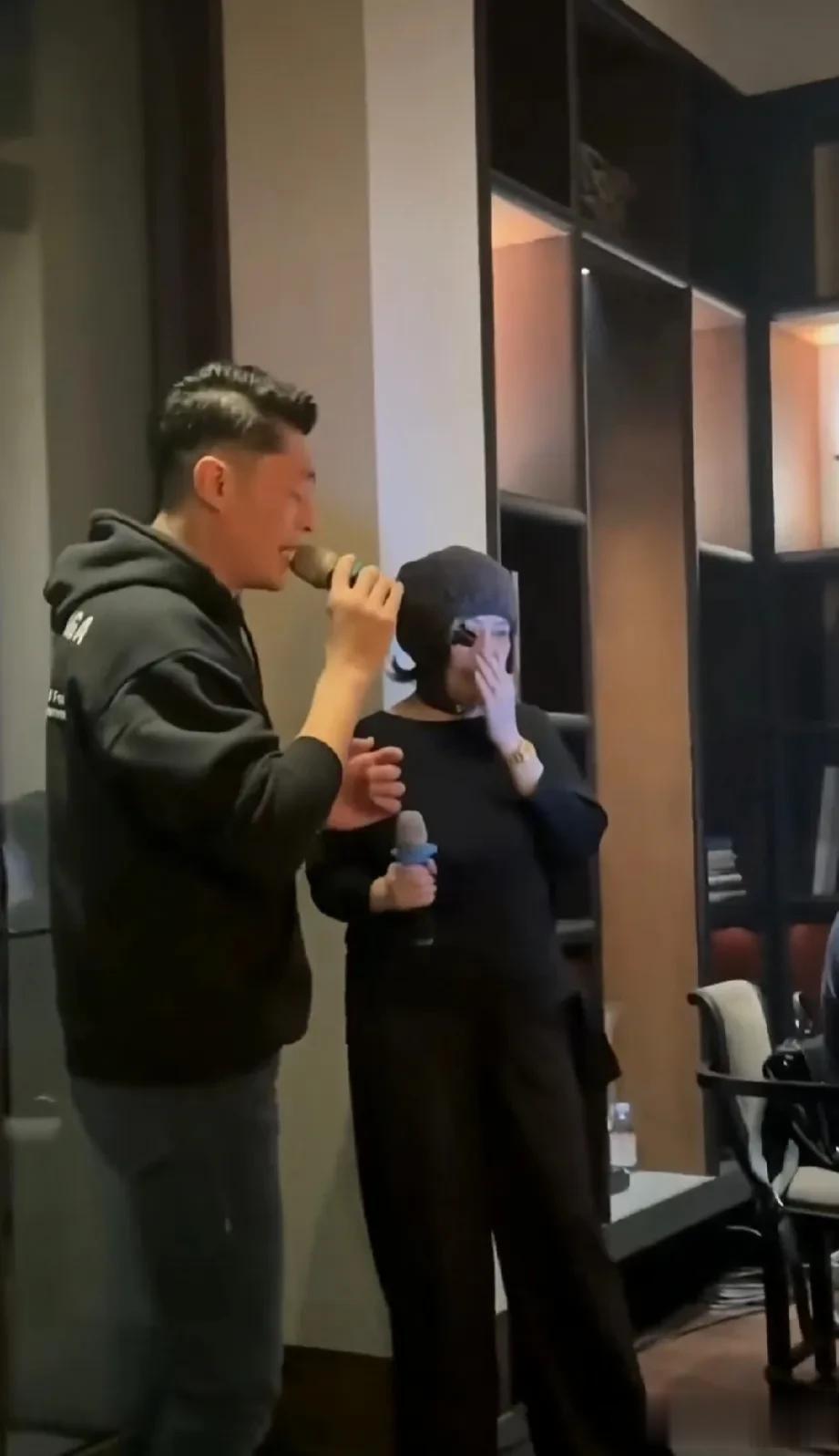 神奇朋友圈，王力宏，霍建华，林心如聚会。看得出来，几个人不受外界的影响，心情大好