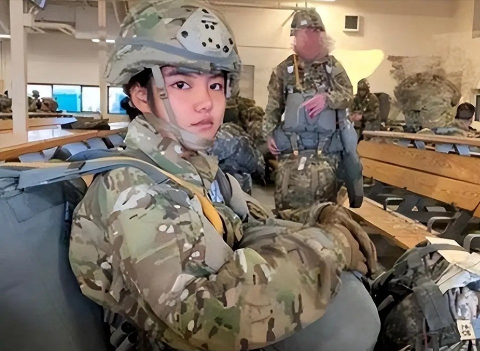 “在美国当兵真爽！”2019年，深圳一90后女孩为拿米国绿卡，选择背叛祖国，到米
