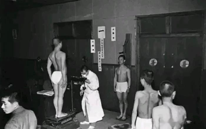 你知道日本“慰安夫”吗？
他是二战后的日本产物。

如果说，慰安妇是日本侵略战争