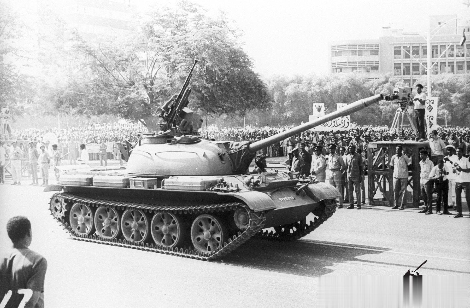 苏丹使用的中国62式轻型坦克。62式轻型坦克是中国59式中型坦克的轻量化改进型，