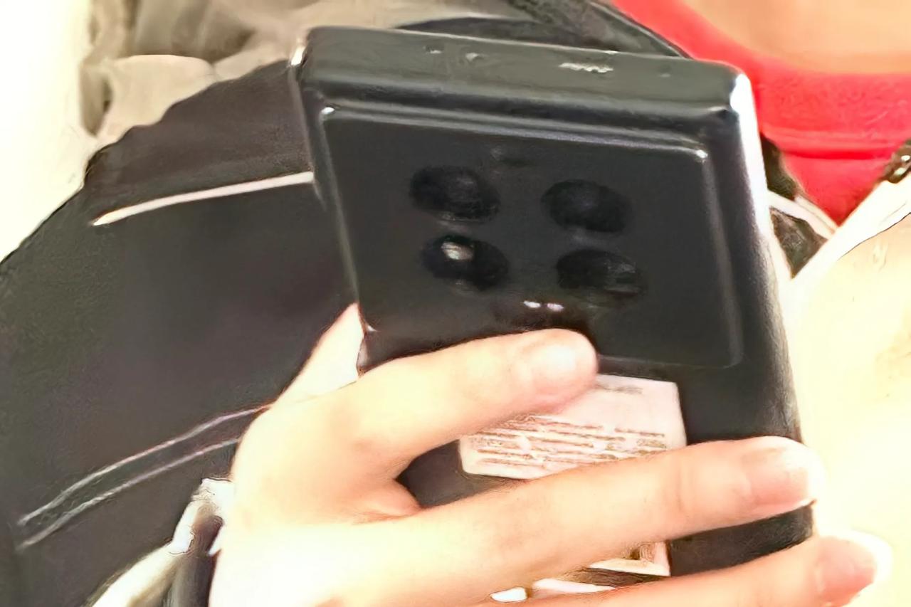 这是哪款新机？[吃瓜群众][吃瓜群众][吃瓜群众]