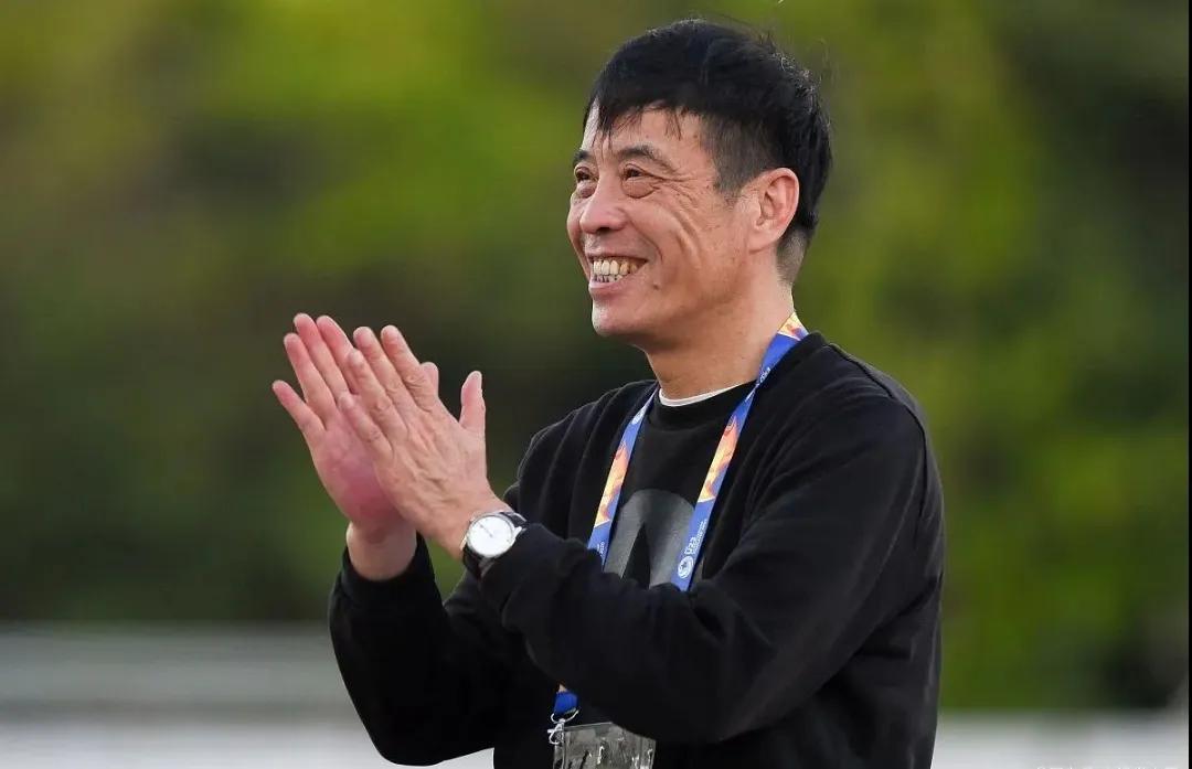 中国足坛反腐风暴，足协又一条“大鱼”落网，我怀疑是李铁在里面又“戴罪立功”！

