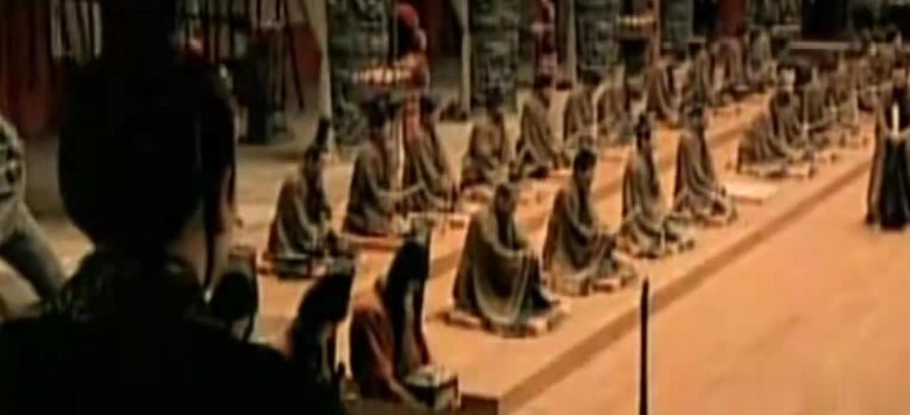 
这要分不同的历史阶段。
因为在三国时期，并没有贯穿始终的人物。
前期，最有影响