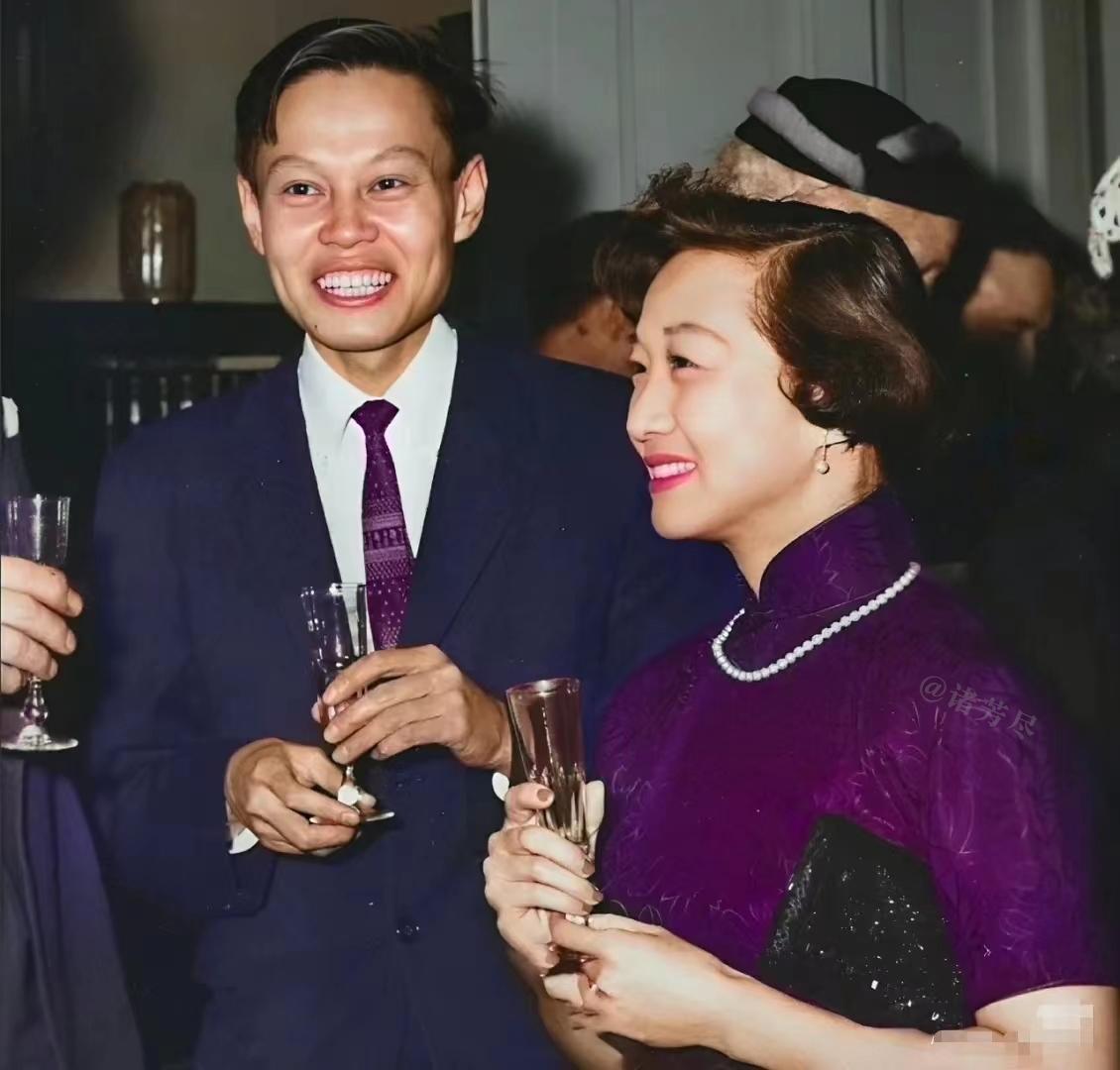 1957年，35岁的杨振宁荣获诺贝尔物理学奖，此后的他携妻子杜致礼出席庆功宴，并