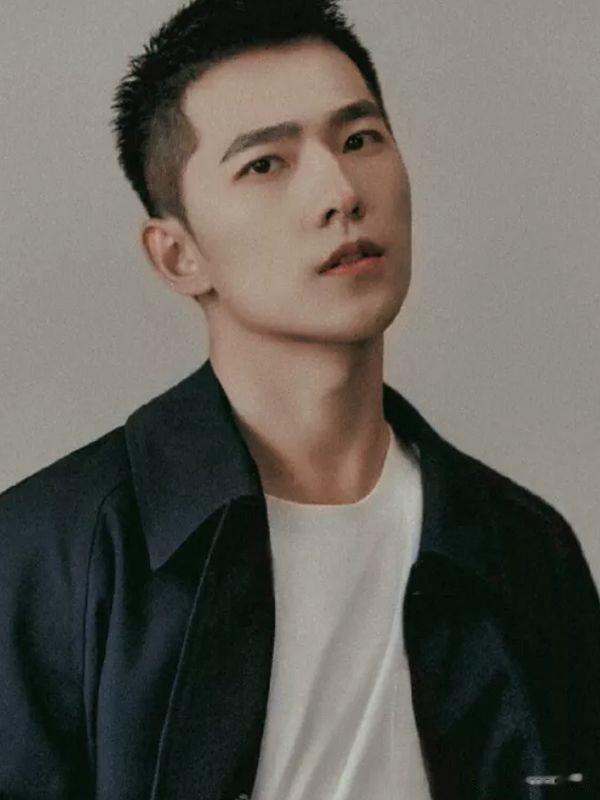 男明星的寸头造型：陈伟霆杨洋帅气十足，实力派的胡歌才迷人
在娱乐圈中艺人们总是因