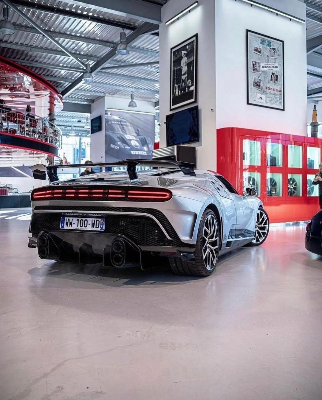 根据仿生学，你觉得Bugatti Centodieci像什么动物？Bugatti