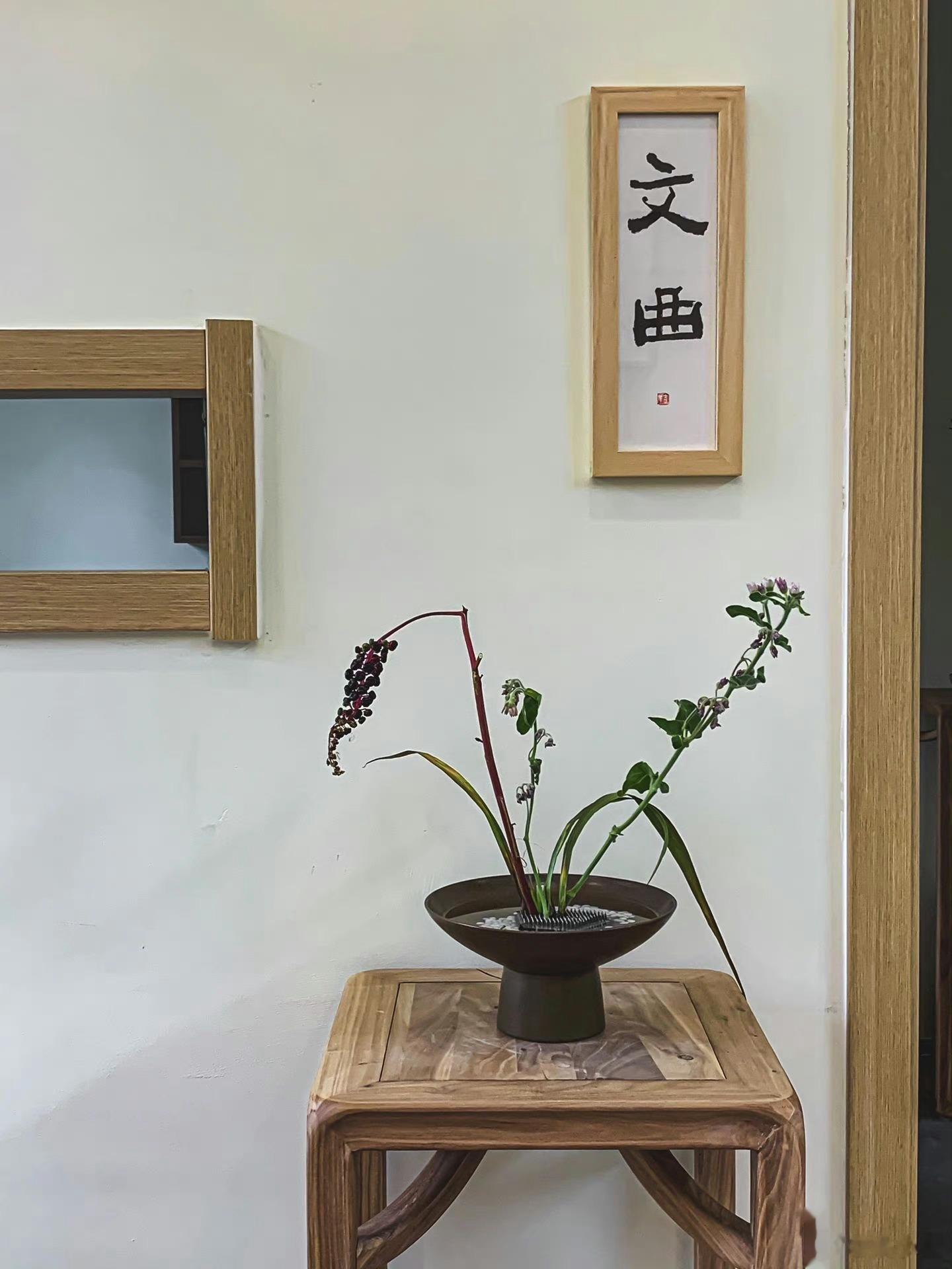   现在年轻人在喝茶的时候，真的还是很有仪式感的，其实能够让我们看到了很多年轻人