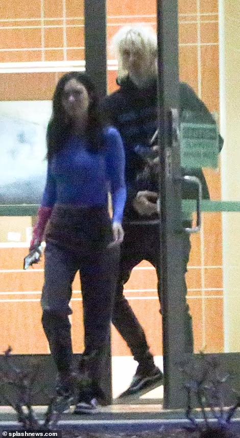 梅根-福克斯和Machine Gun Kelly周一离开了加州的一个婚姻咨询办公