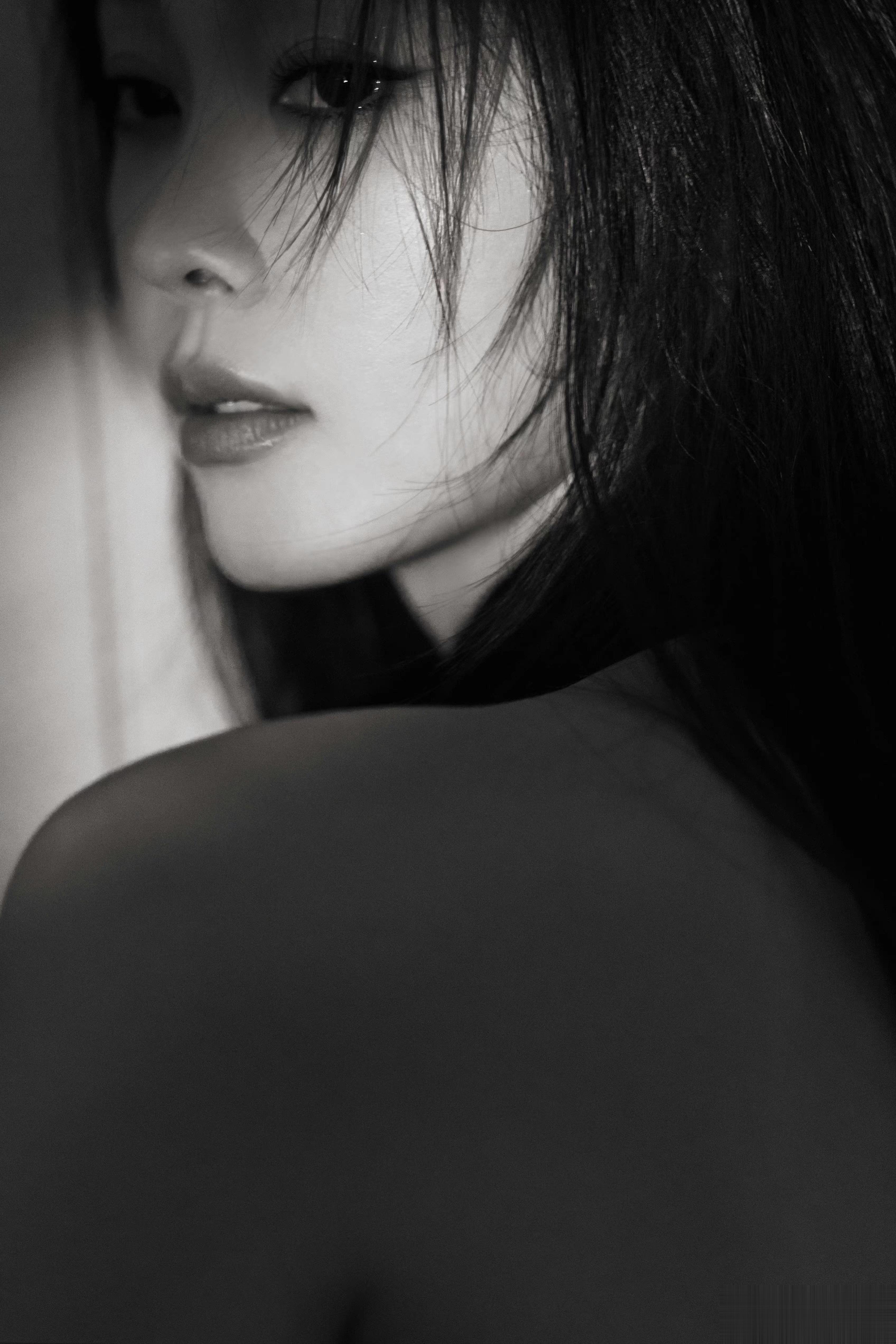 宋轶微博之夜美图来啦！看到这后背这手臂就知道为什么“只吃一勺”了！太美了！#宋轶