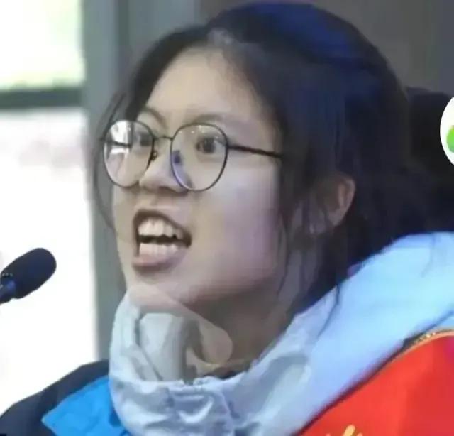学生时代，看到有学生能够在讲台上激情澎湃的演讲，就很羡慕，觉得就应该是这样，很有