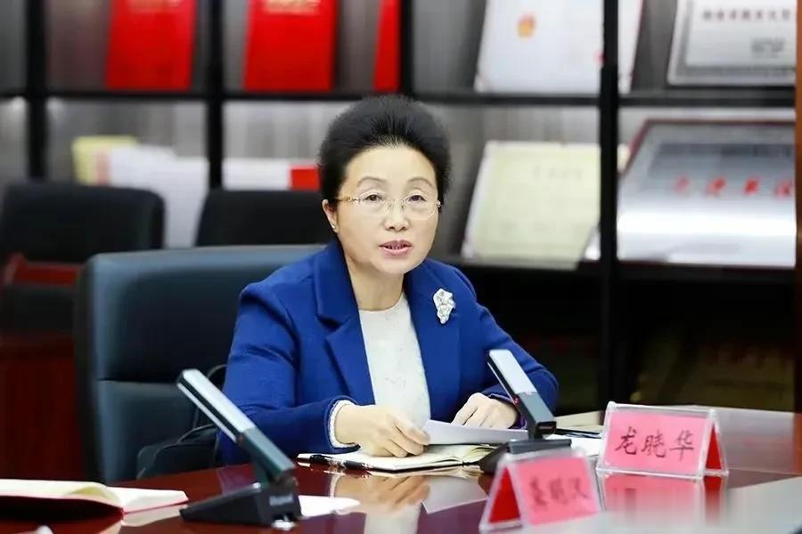 【寰球• 时事-国内观察-2023-307】今年将满60岁的龙晓华，自2017年