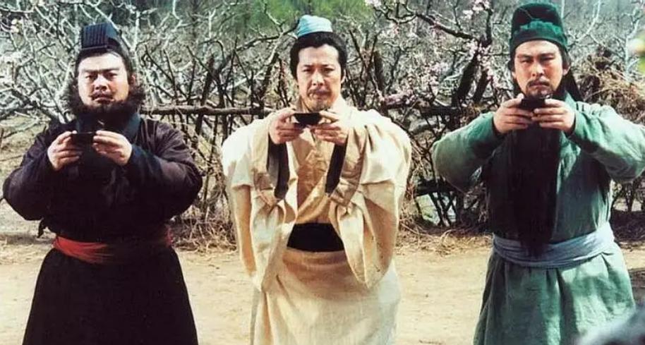 浅析《三国演义》中的历史与虚构：小说与历史的交织。


《三国演义》是中国古代文